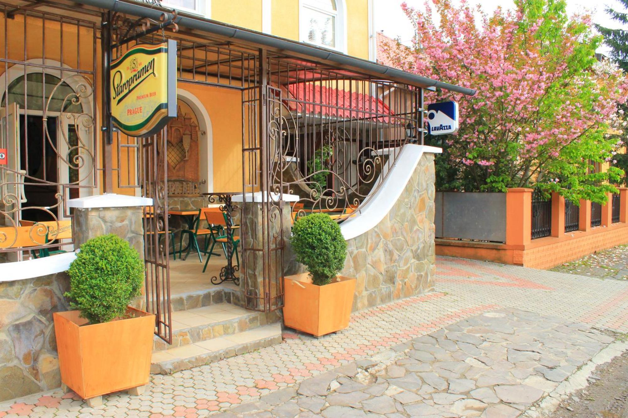 Mala Praha Uzhhorod Exterior foto
